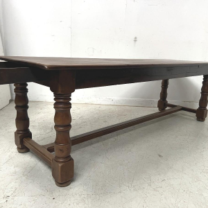 Grote boerentafel met balusterpoten en een lade, massief beukenhout, 19e eeuw