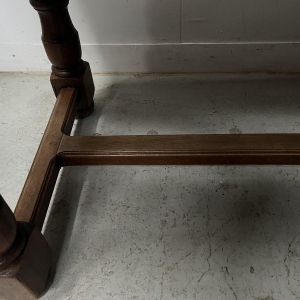 Grote boerentafel met balusterpoten en een lade, massief beukenhout, 19e eeuw