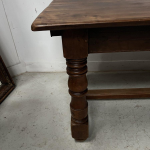 Grande table de ferme à pieds balustres et tiroir, hêtre massif, XIX siècle