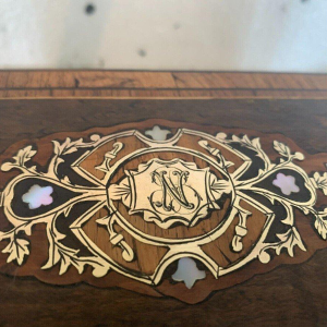 Boite à bijoux en marqueterie Boulle Napoléon III, loupe de noyer et bois de rose, XIX s