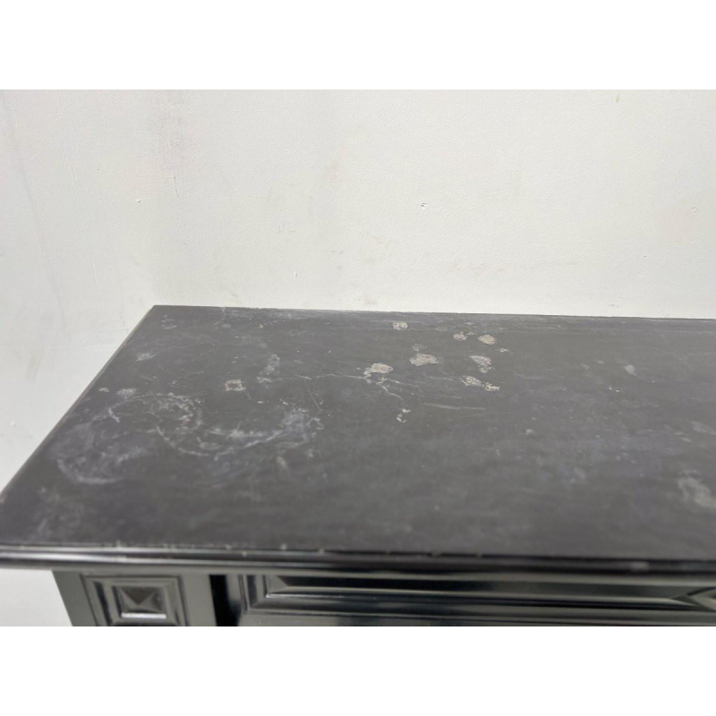 Napoleon III-schouw met klauwpoten in zwart marmer, 19e eeuw.