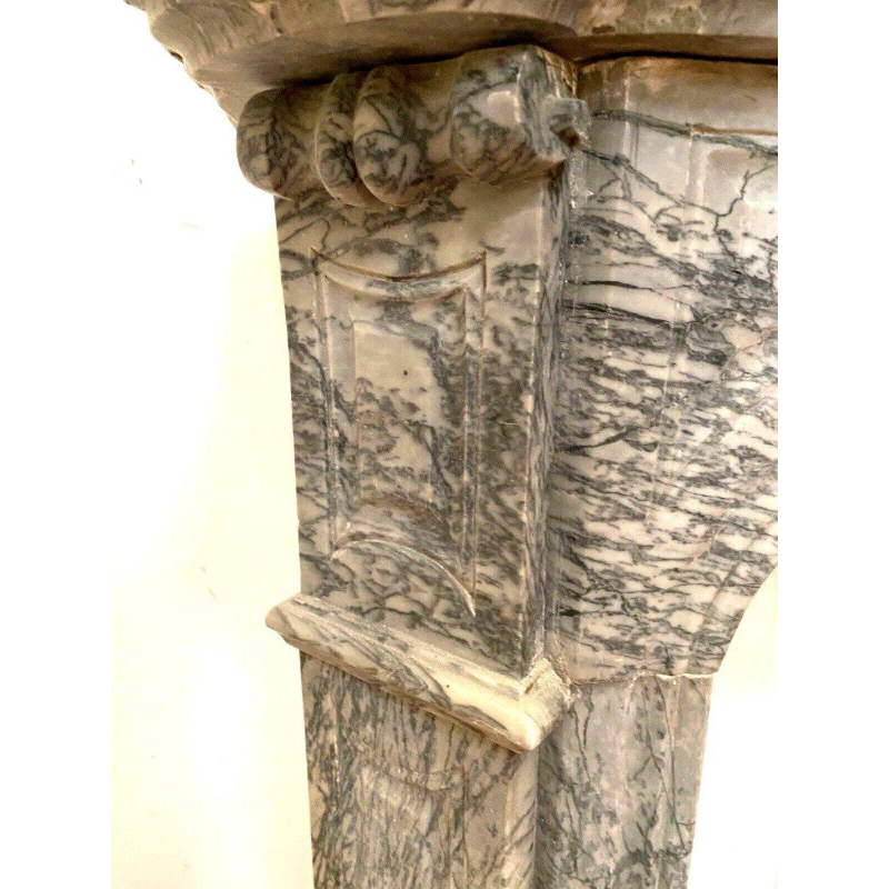 Cheminée de style Louis XV, model Pompadour, marbre bleu Turquin, XXe s