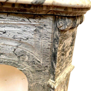 Cheminée de style Louis XV, model Pompadour, marbre bleu Turquin, XXe s