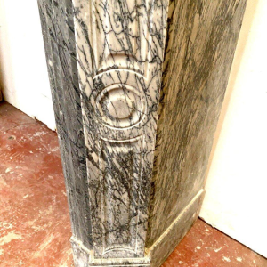 Cheminée de style Louis XV, model Pompadour, marbre bleu Turquin, XXe s