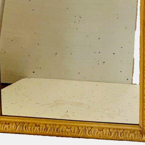 Louis Philippe spiegel van hout en gepatineerd stucwerk, 19e eeuw.