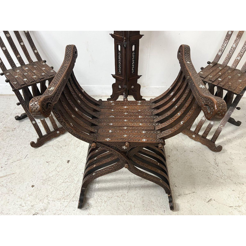 Mobilier de salon de style syrien en bois sculpté, XIXe siècle