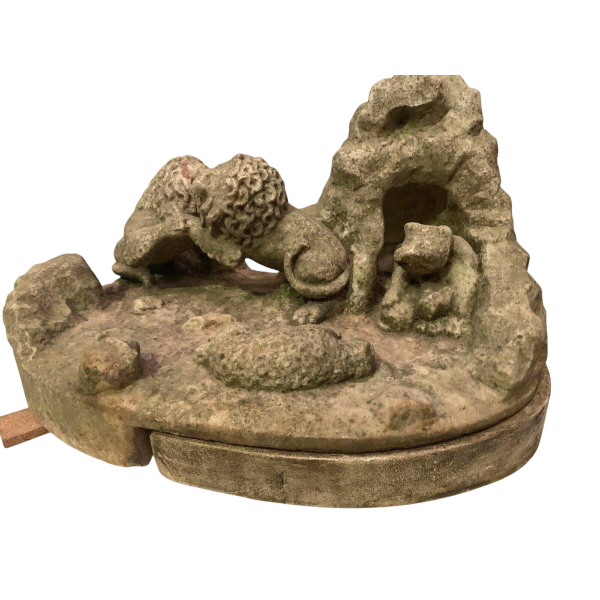 "Combat de Lions" sculpture en marbre (groupe) ourson et mouton couché. XX siècle