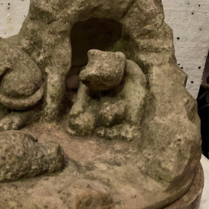 "Combat de Lions" sculpture en marbre (groupe) ourson et mouton couché. XX siècle