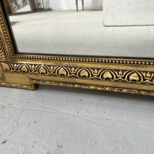 Miroir de style Louis XVI en bois et stuc doré, XIXe siècle