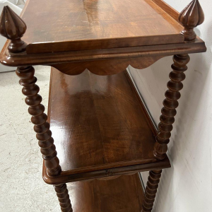 Driedelige consoleplank van mahoniehout en fineer uit de tijd van Napoleon III, 19e eeuw.