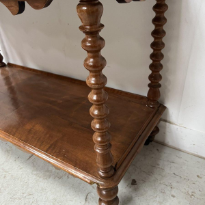 Driedelige consoleplank van mahoniehout en fineer uit de tijd van Napoleon III, 19e eeuw.