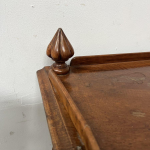 Napoleon III three-tiered mahogany and veneer console shelf, 19th century