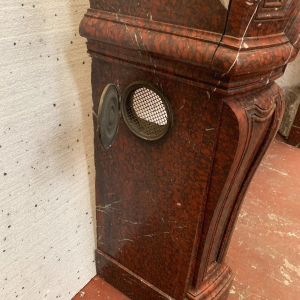 Paire de cheminées de style Louis XIV en marbre rouge griotte, XIXe siècle