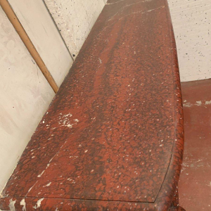 Paire de cheminées de style Louis XIV en marbre rouge griotte, XIXe siècle