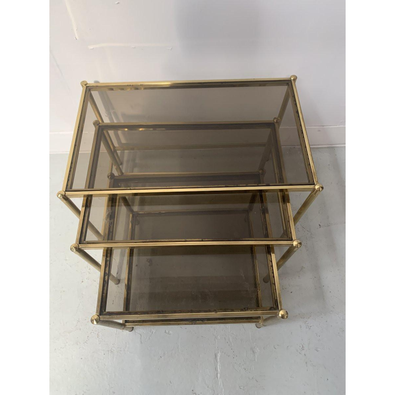 Set van drie vintage bijzettafels in messing en rookglas, 20e eeuw.