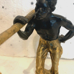 Sculpture en bronze à double patine "Homme d'Afrique portant un balancier à paniers" XXe s