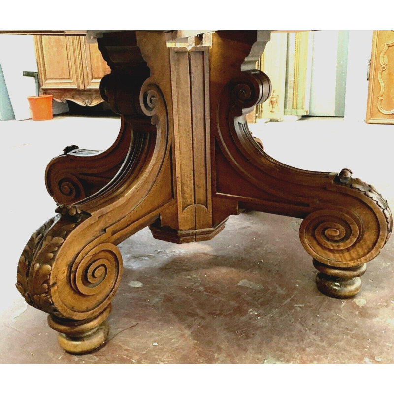 Grande table Napoléon III à allonges, piètement central en noyer massif, XIX siècle