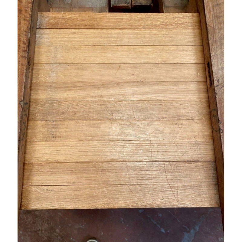 Grote uitschuifbare tafel in Napoleon III-stijl, met een massief walnotenhouten onderstel, 19e eeuw.