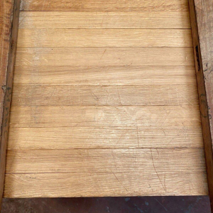 Grote uitschuifbare tafel in Napoleon III-stijl, met een massief walnotenhouten onderstel, 19e eeuw.