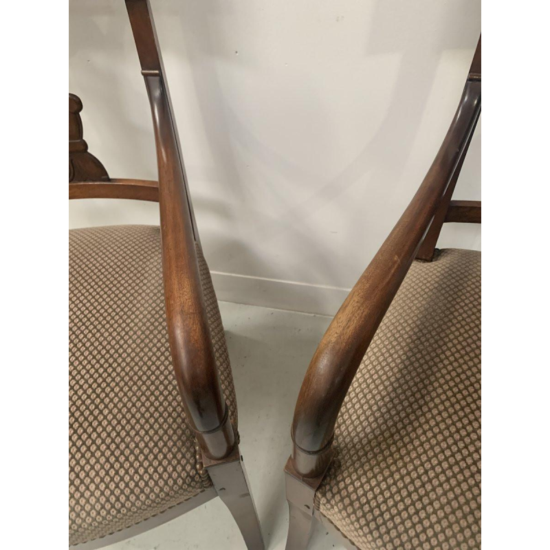 Paire de fauteuils à crosse en acajou, dossier incurvé à décor de palmettes, XIXe siècle