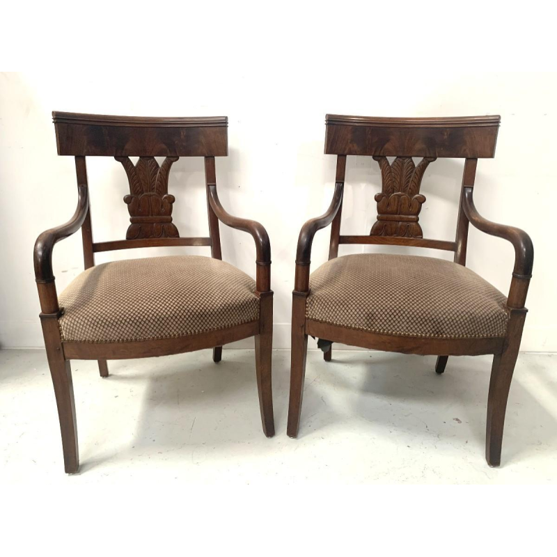 Paire de fauteuils à crosse en acajou, dossier incurvé à décor de palmettes, XIXe siècle