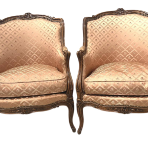 Paire de bergères de style Louis XV en bois naturel – XXᵉ siècle