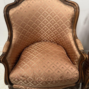 Paire de bergères de style Louis XV en bois naturel – XXᵉ siècle