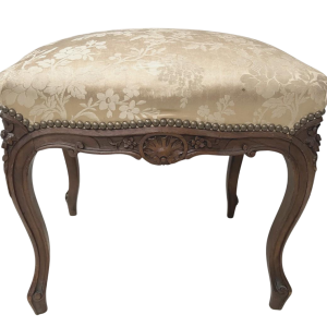 Tabouret de style Louis XV en noyer massif XX siècle