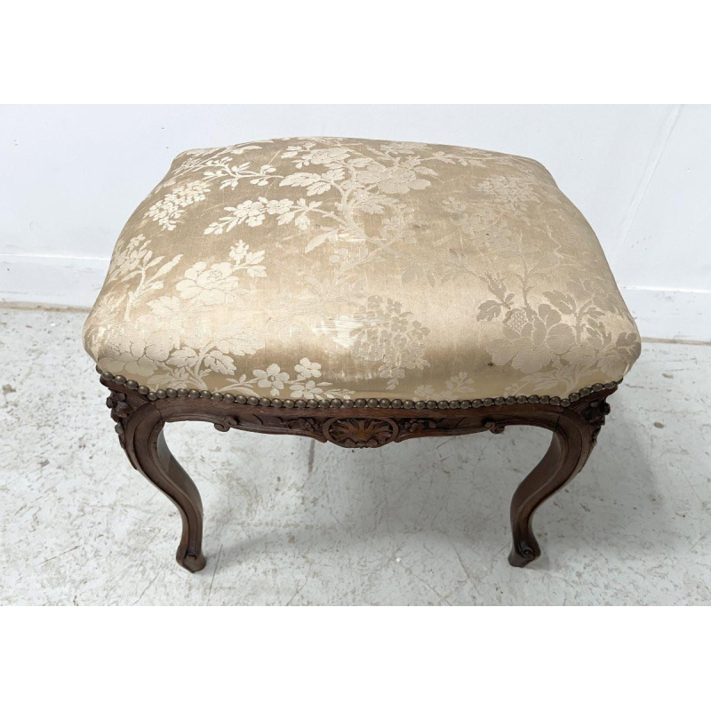 Tabouret de style Louis XV en noyer massif XX siècle