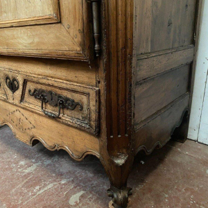 Louis XV style cherrywood bonnetière with a gendarme's hat – 19th century