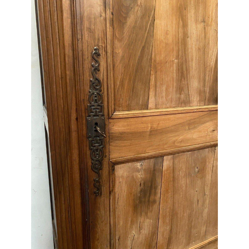 Bonnetière van kersenhout in Lodewijk XV-stijl met een gendarmehoed – 19e eeuw