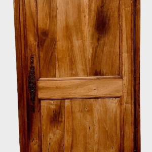 Bonnetière à chapeau de gendarme de style Louis XV en merisier – XIXᵉ siècle