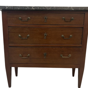 Commode in Lodewijk XVI-stijl van massief eikenhout, 19e eeuw.