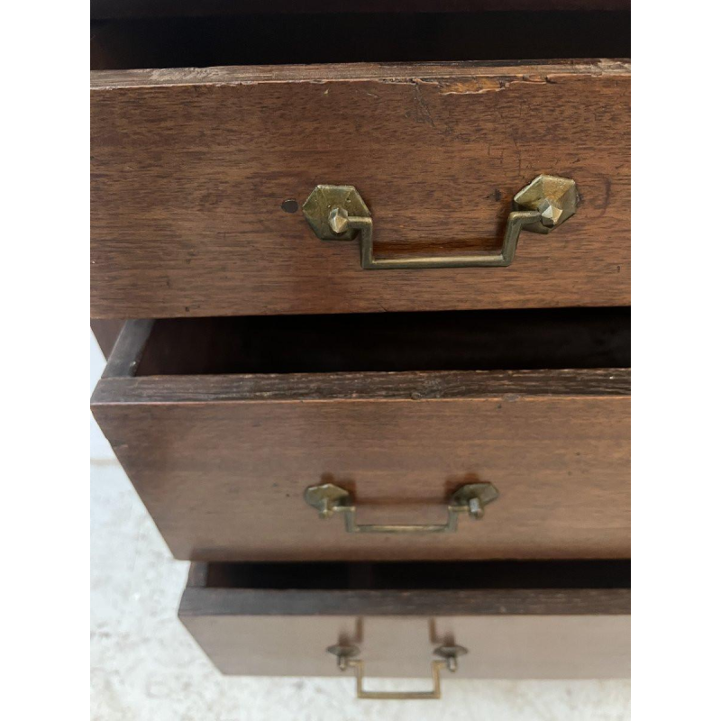 Commode in Lodewijk XVI-stijl van massief eikenhout, 19e eeuw.