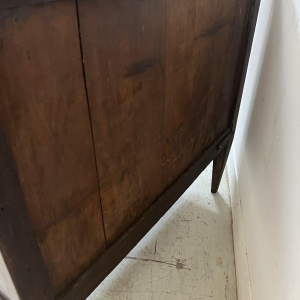 Commode in Lodewijk XVI-stijl van massief eikenhout, 19e eeuw.