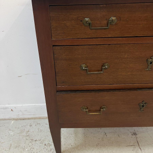 Commode de style Louis XVI en chene massif XIX siècle