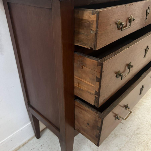 Commode de style Louis XVI en chene massif XIX siècle