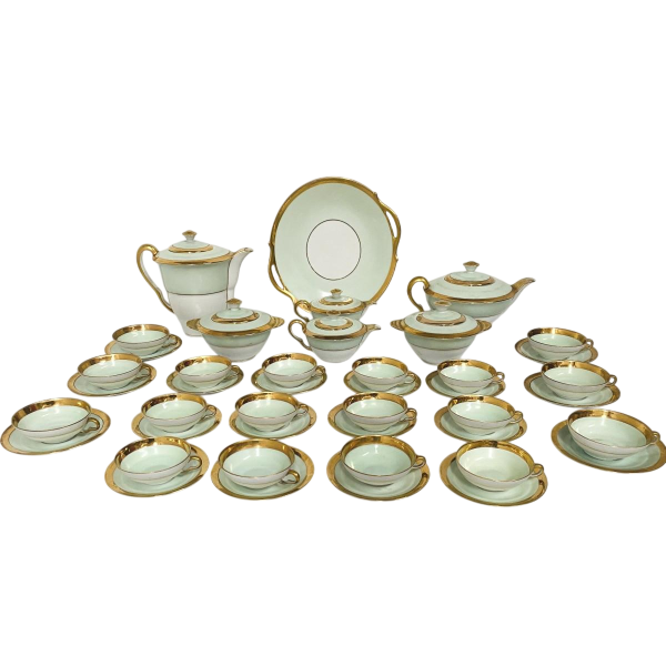 Service à café et thé en porcelaine polychrome – 25 pièces, XXᵉ siècle