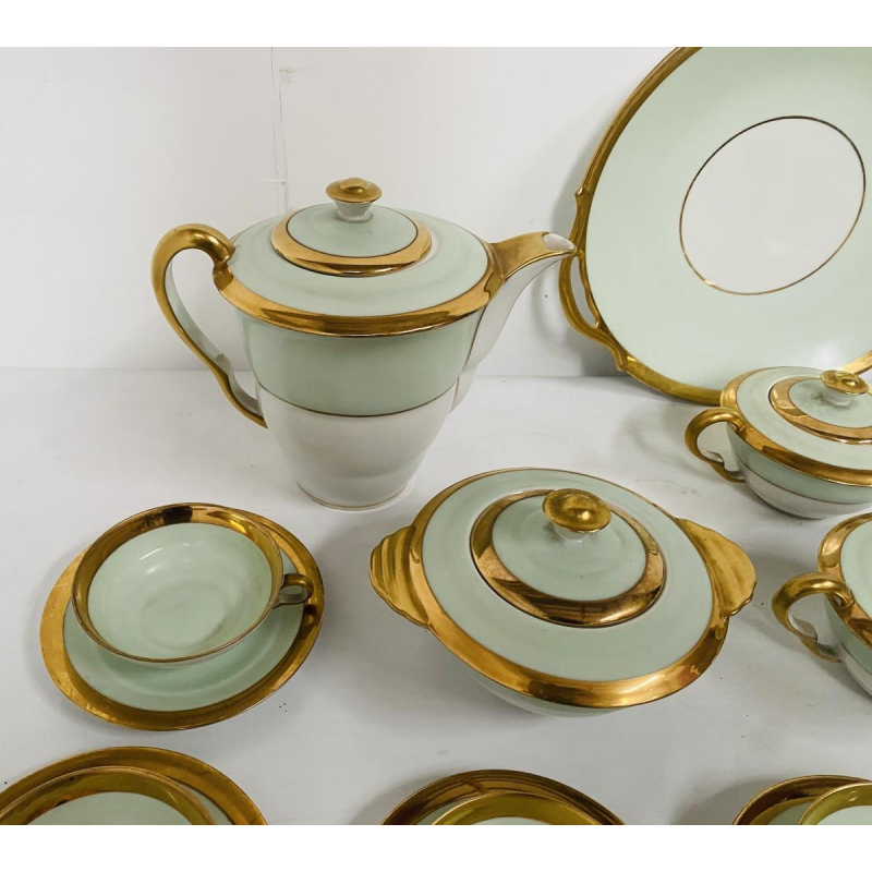 Service à café et thé en porcelaine polychrome – 25 pièces, XXᵉ siècle