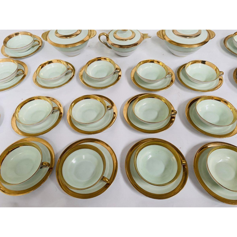 Service à café et thé en porcelaine polychrome – 25 pièces, XXᵉ siècle