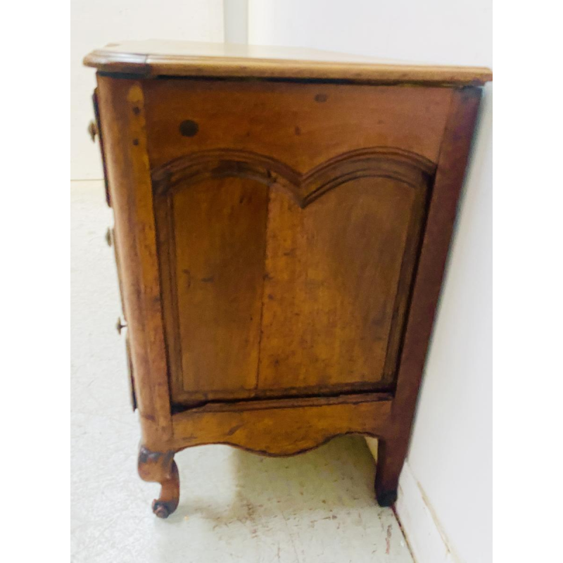 Bombé commode van massief walnotenhout – 18e eeuw