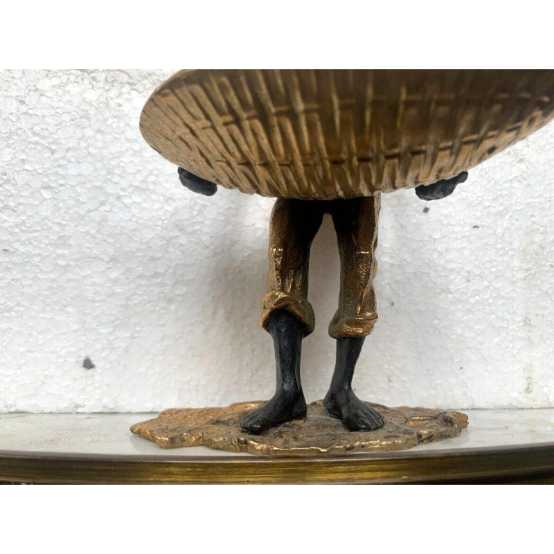 « L’Homme au panier tressé » sculpture en bronze à double patine, XXᵉ siècle