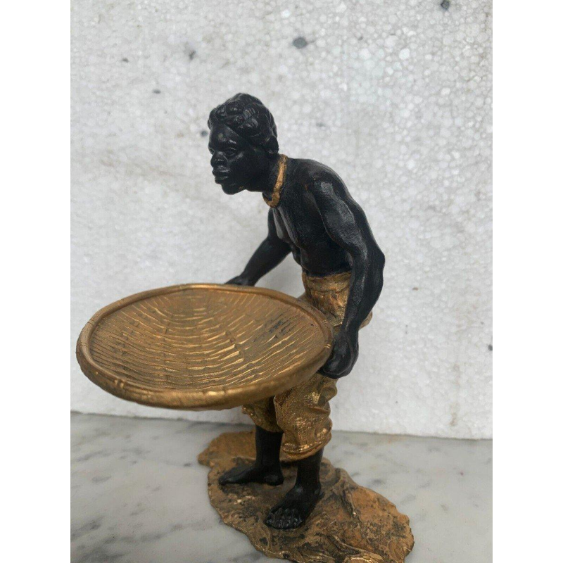 « L’Homme au panier tressé » sculpture en bronze à double patine, XXᵉ siècle