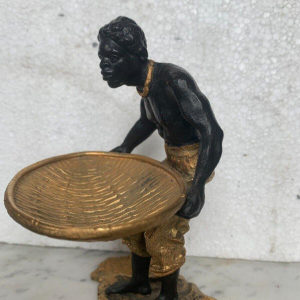 « L’Homme au panier tressé » sculpture en bronze à double patine, XXᵉ siècle