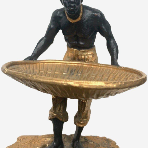 « L’Homme au panier tressé » sculpture en bronze à double patine, XXᵉ siècle