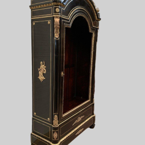Vitrine d’apparat Napoléon III en bois noir et bronze ciselé doré – XIXᵉ siècle