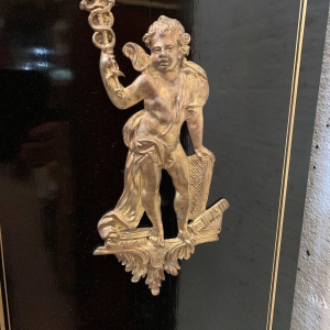 Vitrine d’apparat Napoléon III en bois noir et bronze ciselé doré – XIXᵉ siècle