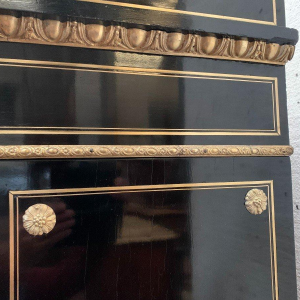 Vitrinekast voor Napoleon III in zwart hout en verguld brons – 19e eeuw