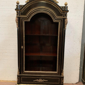 Vitrine d’apparat Napoléon III en bois noir et bronze ciselé doré – XIXᵉ siècle