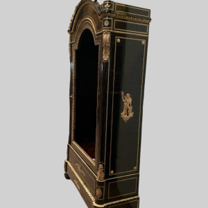 Vitrine d’apparat Napoléon III en bois noir et bronze ciselé doré – XIXᵉ siècle
